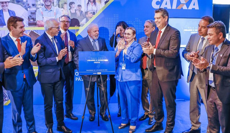 Ministro Jader Filho e presidente Lula participam da inauguração do projeto Salas das Cidades e Estados em evento com prefeitos