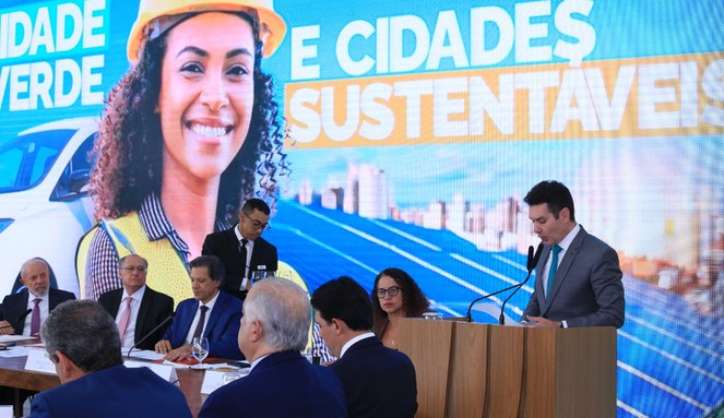 O ministro das Cidades, Jader Filho, discursou sobre habitação, mobilidade urbana e saneamento. Foto: JD Vasconcelos/Ministério das Cidades.