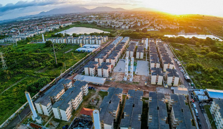 Ilustração: Edifícios com apartamentos do Minha Casa, Minha Vida em Fortaleza, Ceará — Foto: Ricardo Stuckert / Presidência da República