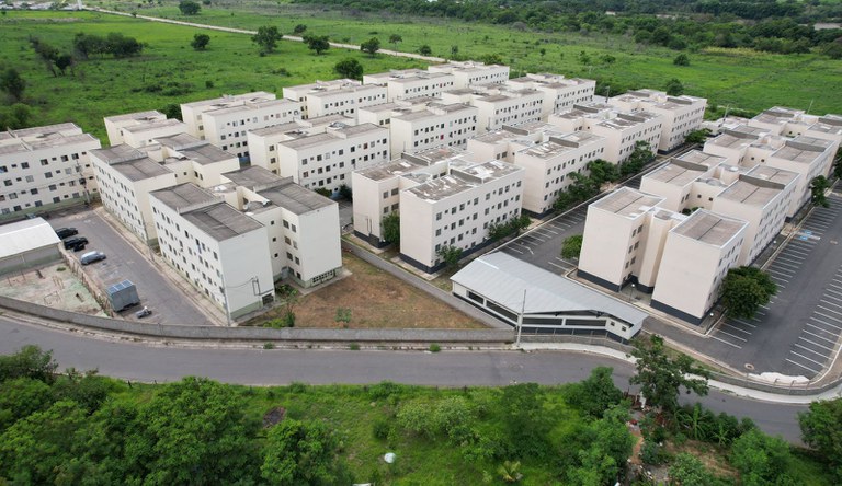 Na foto vista aérea de um dos residenciais do MCMV