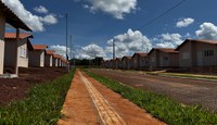 Ministro das Cidades entrega 100 novas casas à população de Montes Claros de Goiás