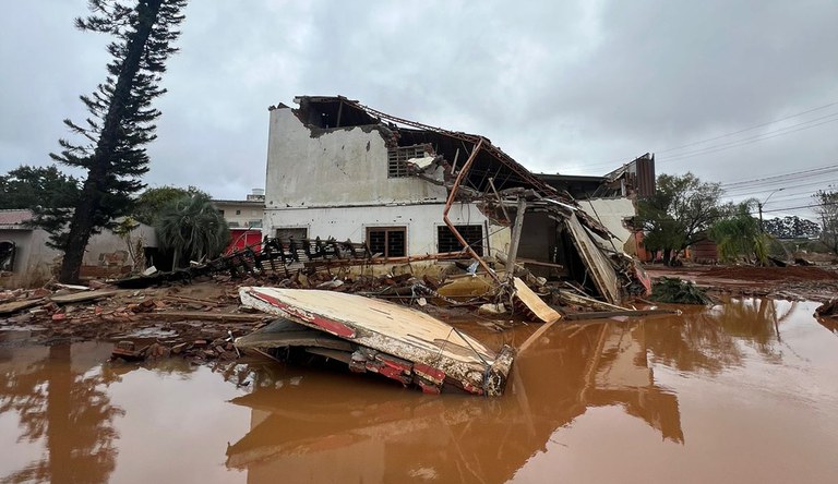 Portaria permite a contratação de 2 mil casas em áreas rurais para desabrigados no RS