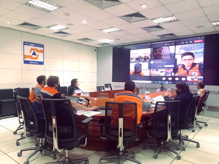 Reunião virtual de equipes da Defesa Civil