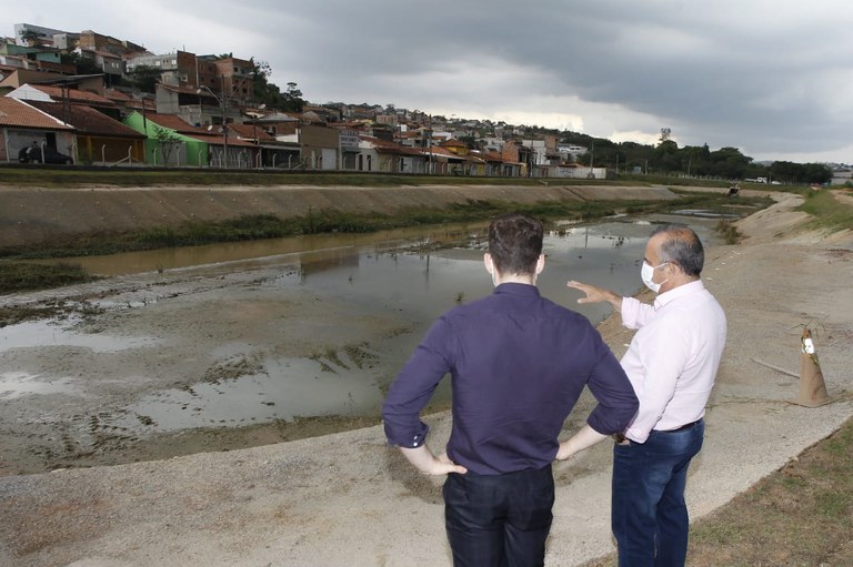 Obra de macrodrenagem em Jacareí SP