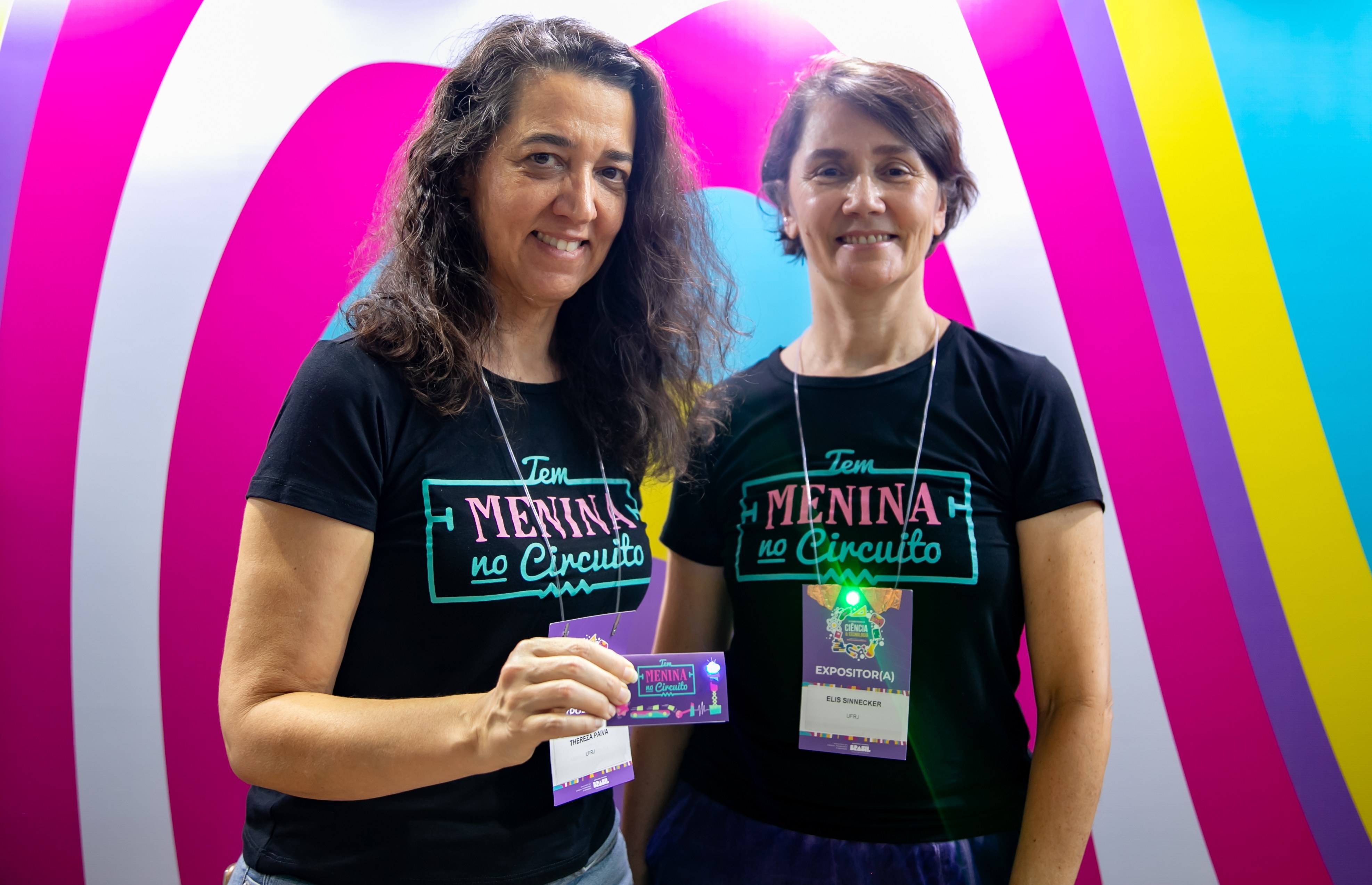 As professoras Theresa e Elis levaram o projeto Meninas no Circuito durante a SNCT, em Brasília