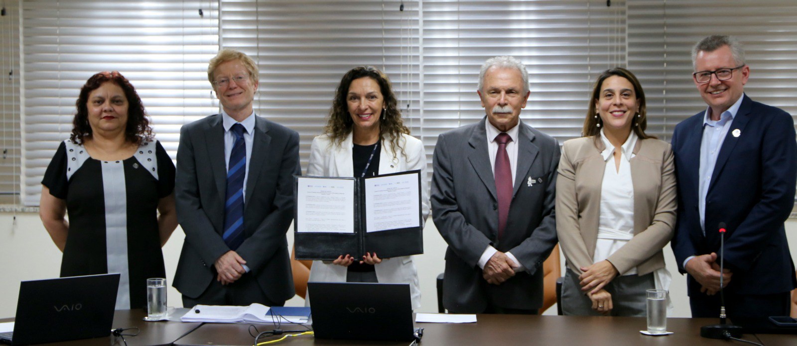 CNPq e British Council assinam termo de adesão, na sede do CNPq. (Foto: Marcelo Gondim / CNPq)