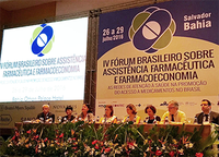 Presidente da Conitec recebe prêmio Destaque Saúde no IV Fórum Brasileiro sobre Assistência Farmacêutica e Farmacoeconomia