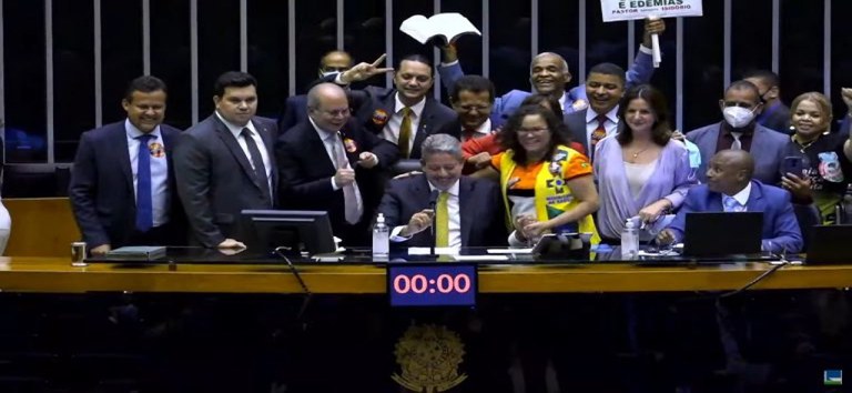 Deputados aprovavam piso salarial para os agentes comunitários de saúde e de combate às endemias