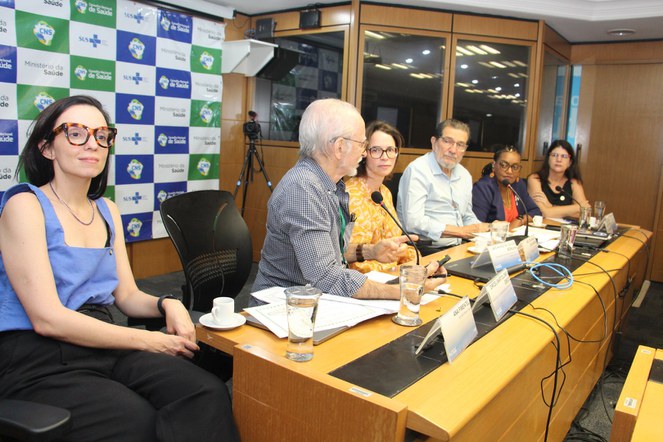 Neilton Araújo e Ana Lúcia Paduello compõem a mesa.jpg