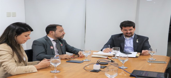 Reunião na Secretaria de Relações Institucionais da Presidência da República 08-10.jpg