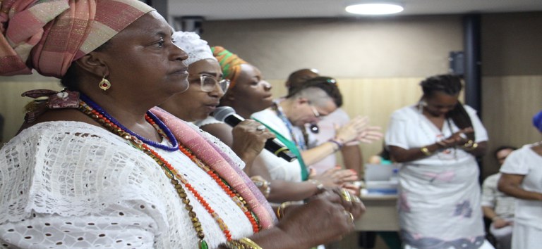 Ato político e culto afro marcam encontro do CNS e defendem o SUS como espaço de práticas antirracistas