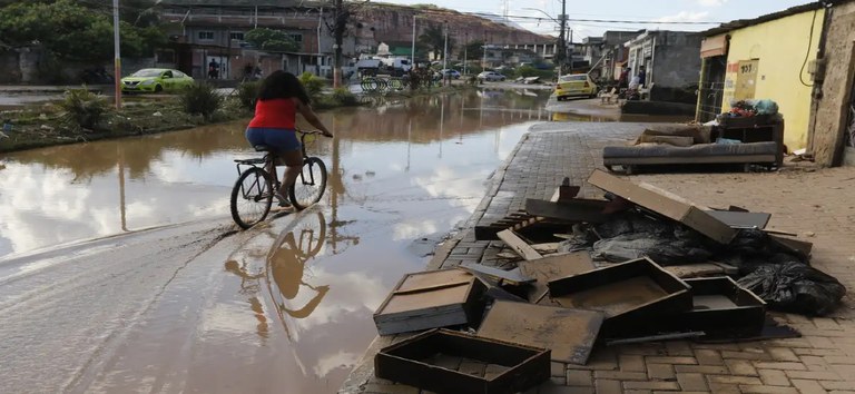 Riscos climáticos impulsionados por gases de efeito estufa.jpg