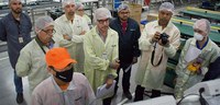 CTI na Mídia: Especialistas do TSE e do CTI/MCTI inspecionam produção de novas urnas na Bahia