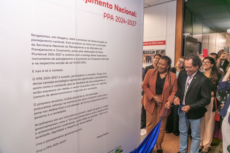 “A cultura é um tema transversal e diz respeito à vida da população”, diz ministra durante abertura de exposição sobre o PPA