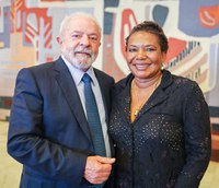 Com Lula em Portugal, ministra da Cultura assina acordo bilateral e participa do Prêmio Camões