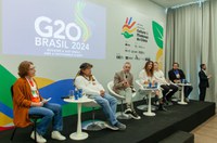 “A cultura nos lembra que somos mais frágeis que o restante da natureza”, alerta Daniel Munduruku durante Seminário Internacional