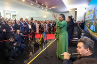Democracia Inabalada: Ministra Margareth Menezes entoa Hino Nacional em cerimônia de reafirmação democrática