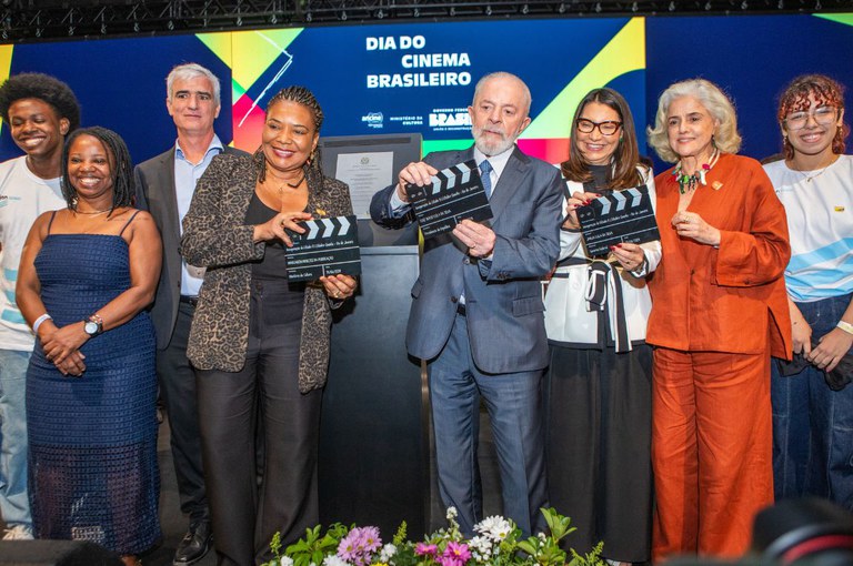 “Dia do Cinema Brasileiro: “um país que não investe na cultura não se transforma”, diz presidente Lula em cerimônia de comemoração a data