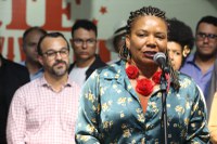 Em Campina Grande, ministra da Cultura participa de entrega de prêmio e da festa de São João