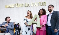 Letreiro na Esplanada marca volta do Ministério da Cultura