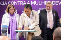 Margareth Menezes assina carta-compromisso pelo Feminicídio Zero