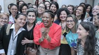 Ministra Margareth Menezes celebra recriação do MinC com recepção aos servidores
