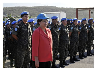 02/02/2012 - DEFESA - Presidenta Dilma enaltece trabalho dos militares brasileiros no Haiti