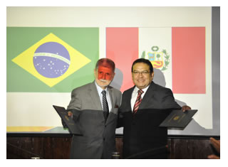 14/02/2012 - DEFESA - Brasil e Peru assinam memorandos de cooperação na área de tecnologia militar