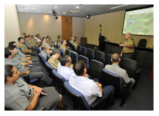 20/03/2012 - DEFESA - General De Nardi traça retrato da nova defesa para oficiais recém-chegados