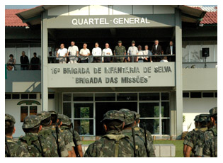 06/09/2012 - DEFESA - Militares e religiosos conhecem a realidade da população carente do Norte do país