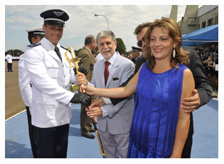 06/12/2012 - DEFESA - Formatura da AFA evidencia maior participação feminina nas Forças Armadas