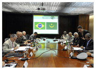 19/12/2012 - DEFESA - Brasil e Mauritânia firmam declaração de intenções para ampliar parceria em defesa