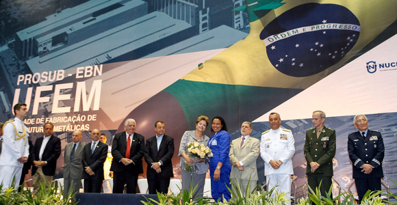 Brasil agora é parte do seleto grupo de países com submarino nuclear, diz Dilma Rousseff