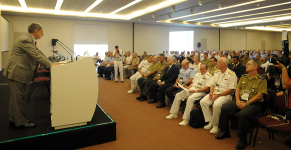DEFESA - LAAD 2013: Centro de Coordenação Logística e Mobilização assegura interoperabilidade das Forças Armadas