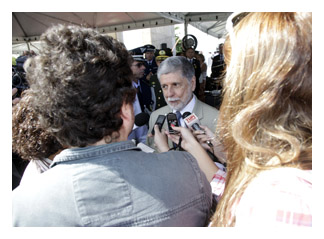 DEFESA - “Um país pacífico não pode ser confundido com um país indefeso”, diz ministro Amorim no Dia da Vitória