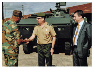 DEFESA - Governo brasileiro entrega os primeiros veículos de combate ao Suriname