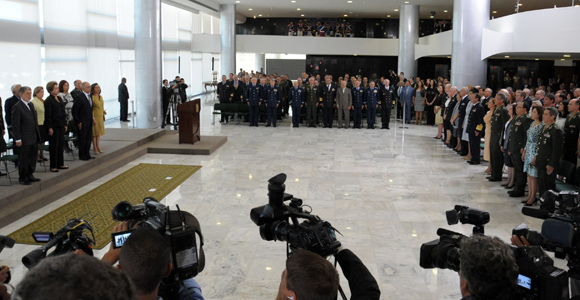 Presidenta Dilma é apresentada aos novos oficiais-generais das Forças Armadas