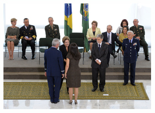 Presidenta Dilma é apresentada aos novos oficiais-generais das Forças Armadas