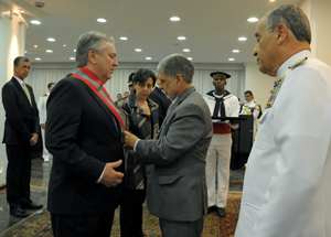Ministro Amorim participa de cerimônia de entrega da Medalha da Ordem do Mérito Naval