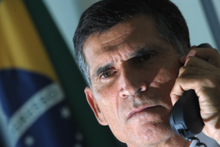 Mídia estrangeira aponta atuação decisiva de general brasileiro para estabilização no Congo