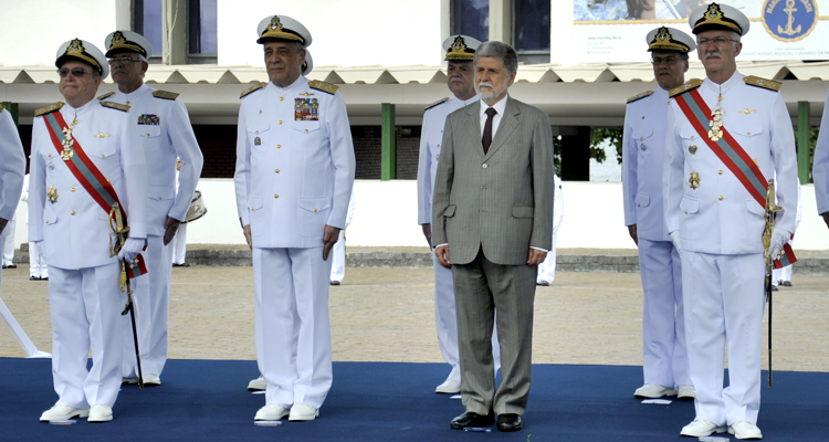 Almirante Guerra, novo chefe do EMA, almirante Moura Neto, comandante da Marinha, Celso Amorim, ministro da Defesa, e almirante Carlos Augusto, que irá para o STM