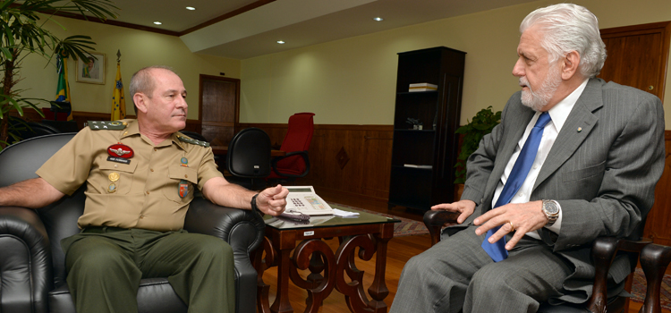 Presidente da Autoridade Pública Olímpica (APO), general Fernando Azevedo e Silva, visita o ministro Jaques Wagner