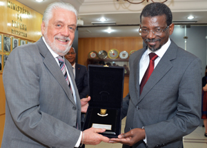 Jaques Wagner recebe ministro de Cabo Verde