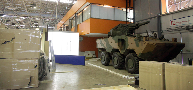 A LAAD 2015 começa nesta terça(14): o blindado Guarani será um dos equipamentos expostos na maior feira de defesa da América Latina