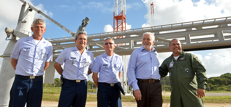 Ministro da Defesa visita o Centro de Lançamento da Barreira do Inferno (CLBI) em Natal (RN).