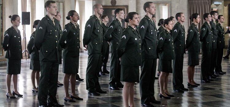 Atletas militares são condecorados no Dia do Soldado