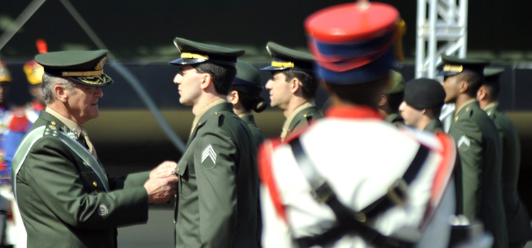 Cerimônia em Brasília também condecorou os atletas militares