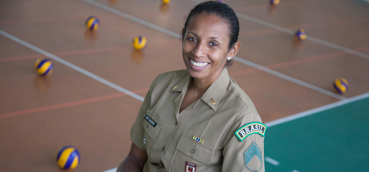 A jogadora de vôlei, Valeska dos Santos, é uma das atletas do Programa de Alto Rendimento das Forças e virá para a formatura cívico-militar