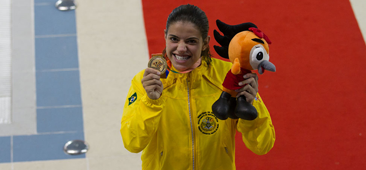 Pâmela Souza ganhou a medalha de ouro nos 200 m peito
