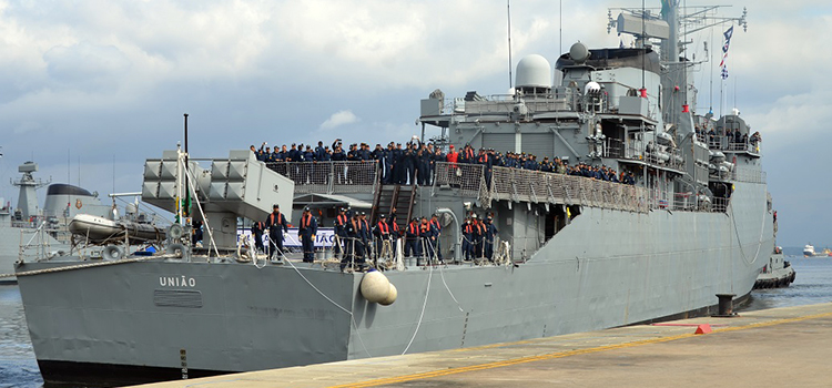 Após mais de nove meses em atividades no exterior, Fragata União, da Marinha, chegou ao Brasil neste final de semana